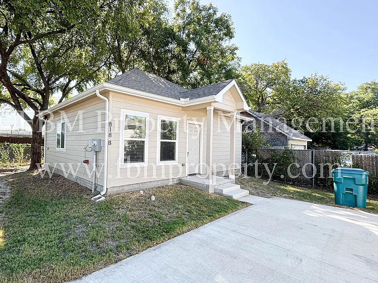 818 Rose St #B — Photo 1