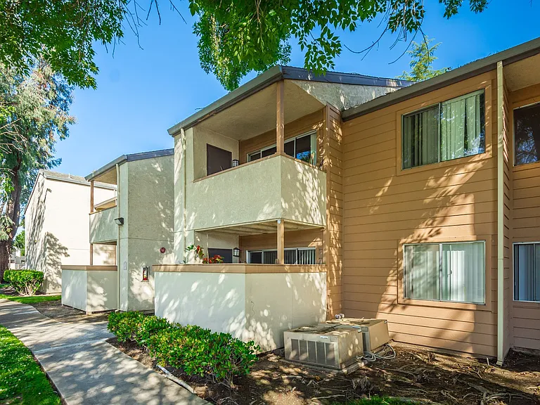 Carmel Pointe Apartments — Photo 23