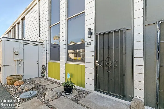 Building Photo - 385 W Pierson St #D3