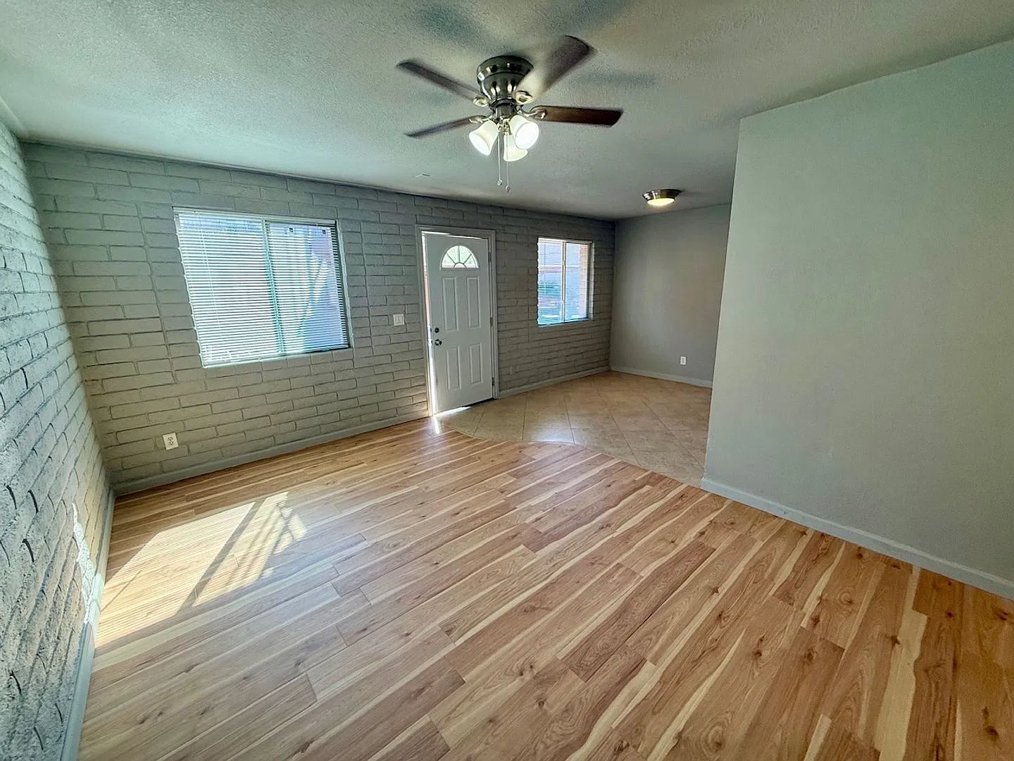 Centrally located 2 Bedroom Condo — Photo 4