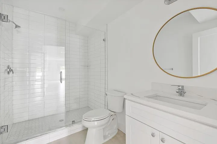 109 Park Ave E — Photo 20