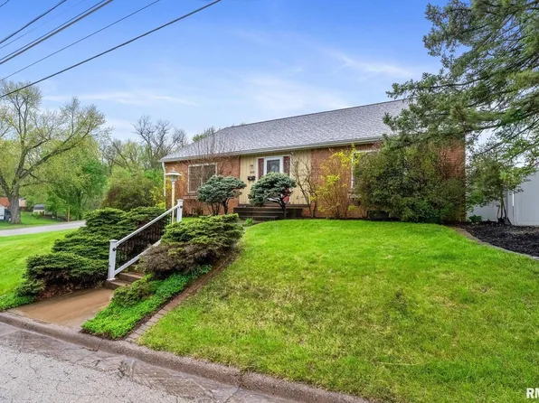 2021 8th St, East Moline, IL 61244