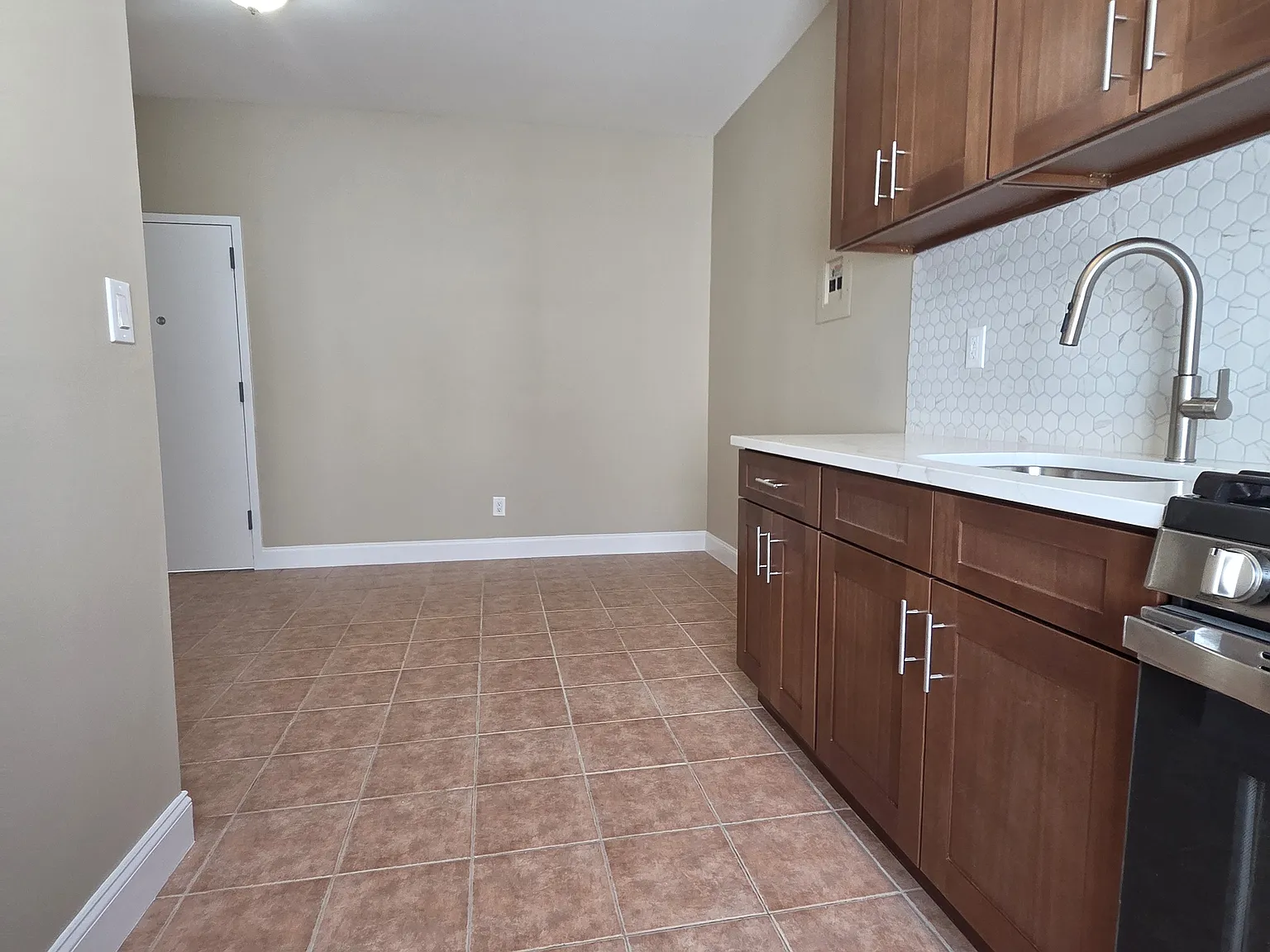 2 bed, 1000 sqft, $2,750 — Photo 3