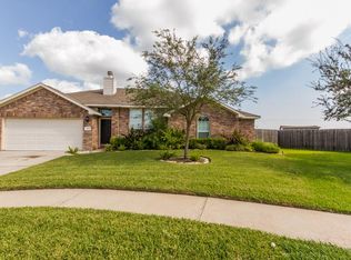 606 Chase More Ct, Bacliff, TX 77518