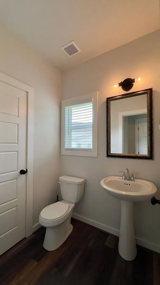 Available Home in Ross Park! — Photo 4