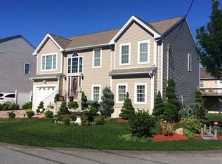 7 Abington Ln, Fall River, MA 02721