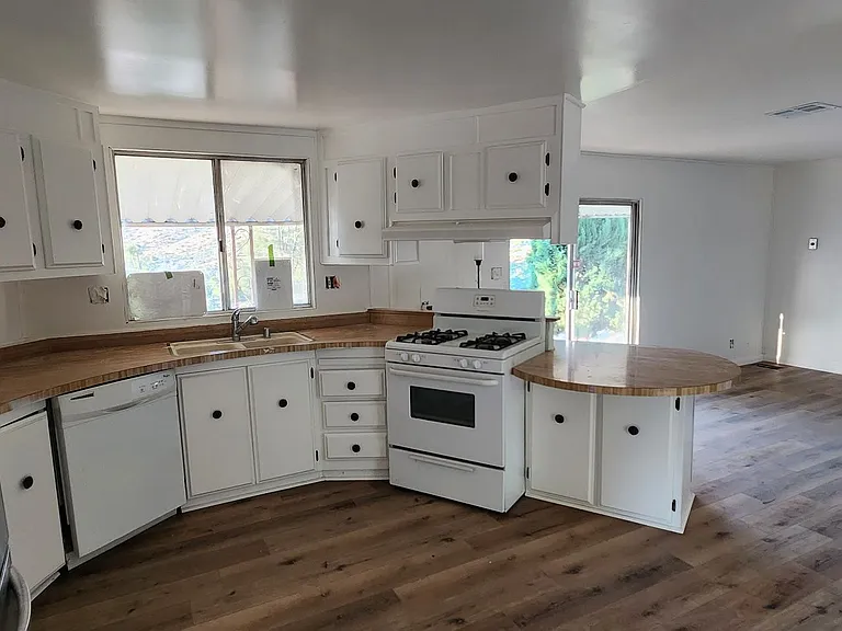 216 Kearns Dr — Photo 17