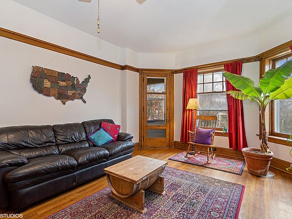 2nd image of 4603 N Malden St APT 2