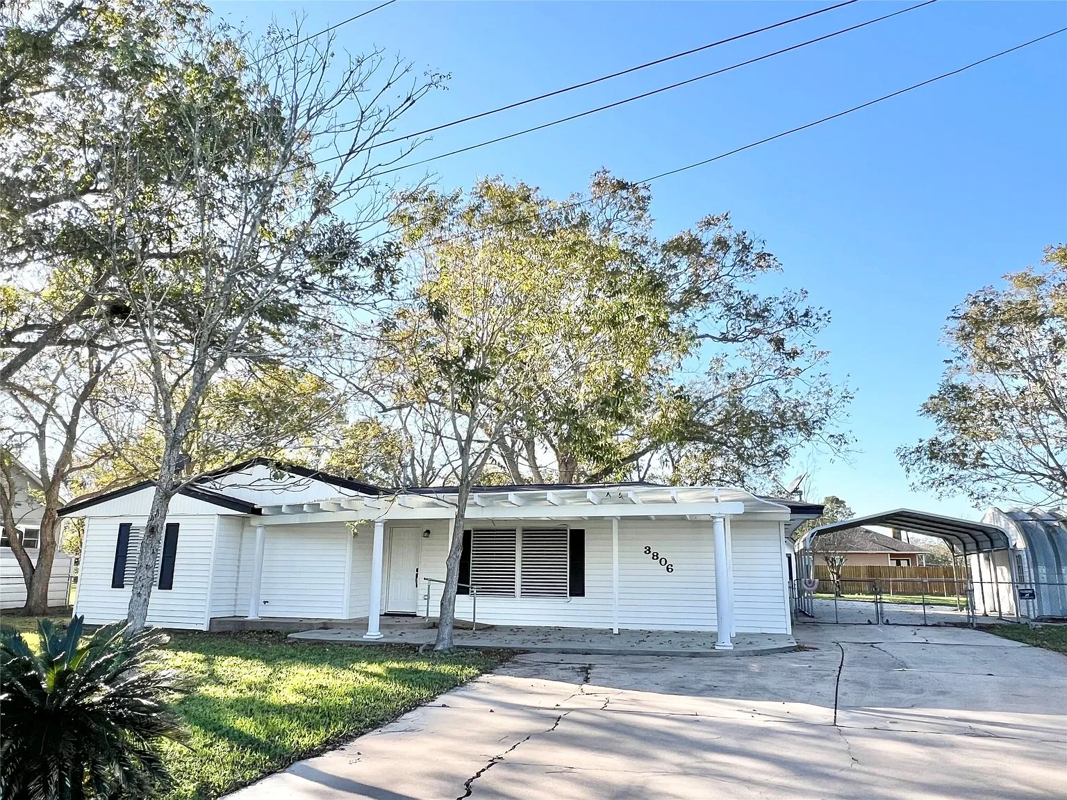 3 bed, 2.0 bath, 1434 sqft, $2,200 — Photo 2