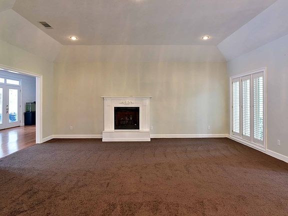 3rd image of 136 Winship Dr