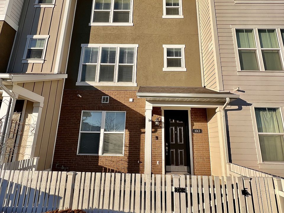 1st image of 1013 W Painted Horse Ln