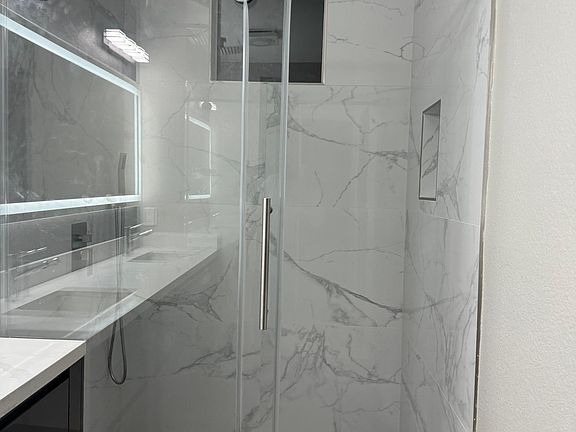 Master bath - Standing shower