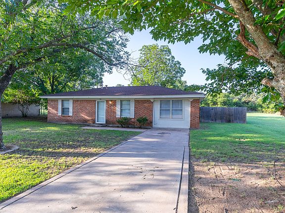 2nd image of 301 Sandy Ln