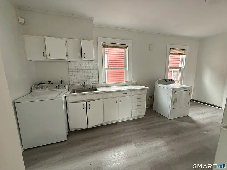 21 Edgar St #2 — Photo 4
