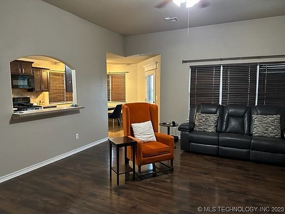 3rd image of 9267 Freedom Ave