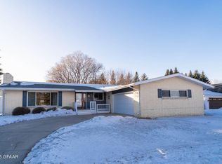 2009 River Rd NW, East Grand Forks, MN 56721