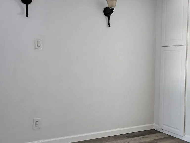 156 Laguna Royale Dr — Photo 12