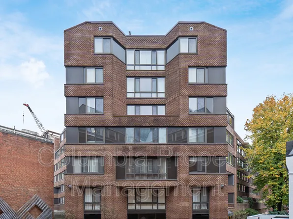 1077 30th St NW, Washington, DC