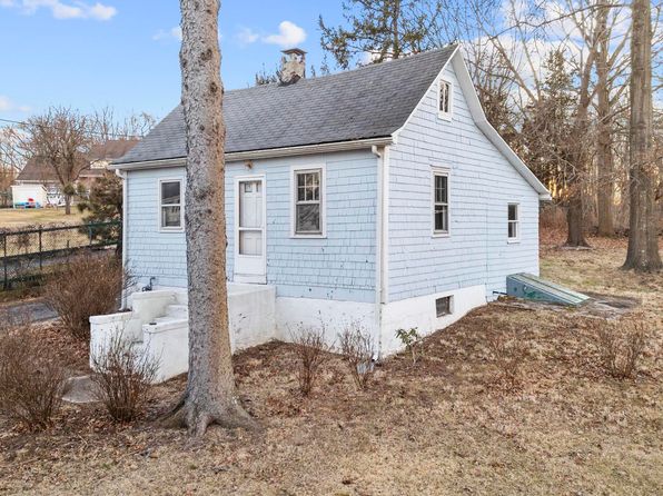 29 Rose Hill Rd, Branford, CT 06405