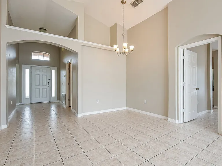4616 Falcon Ave — Photo 7
