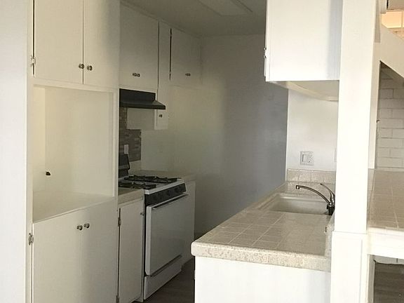 5th image of 4744 Greenholme Dr APT 3