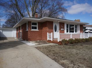 1916 Walnut St, Waukegan, IL 60087