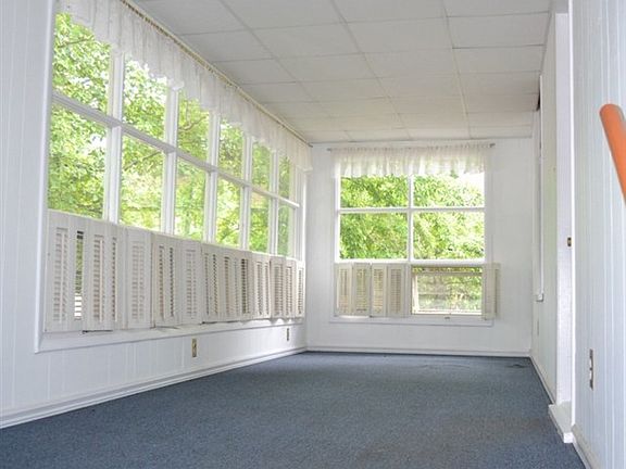 5th image of 189 N Oak St