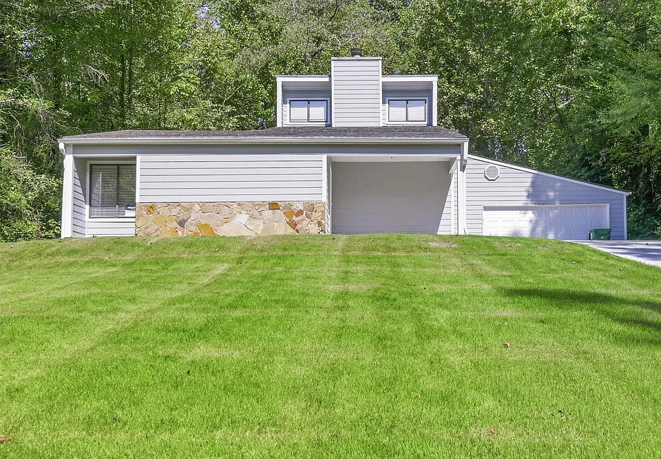 1974 N Landing Way