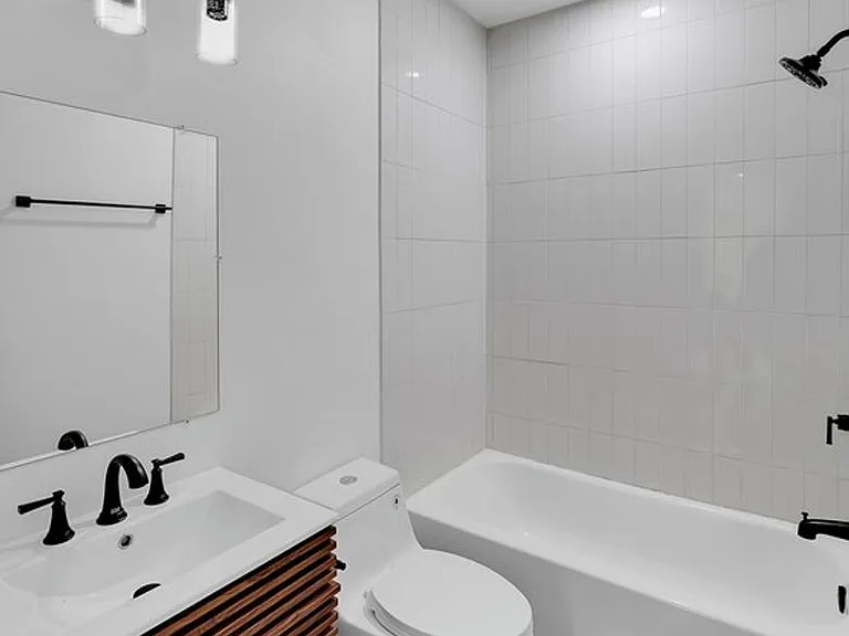 2400 Reuter Ave — Photo 15