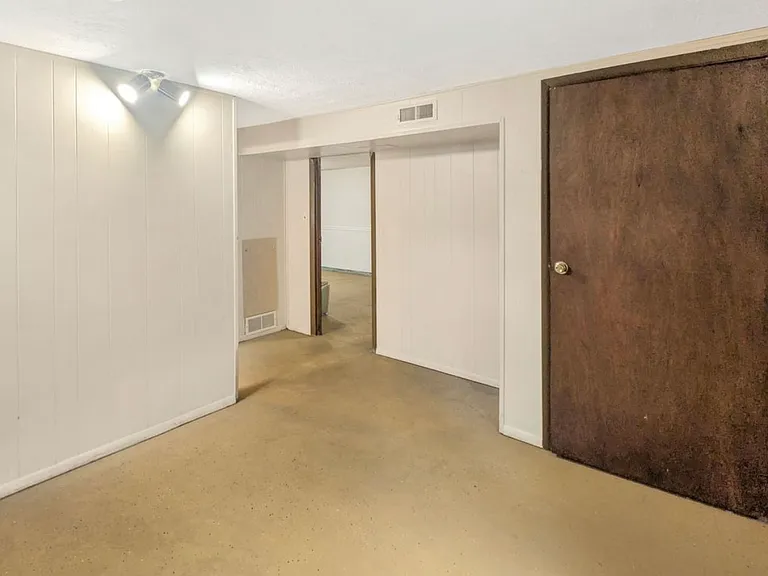 1203 Mount Vernon Dr — Photo 9