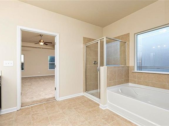 2nd image of 36 Stately Oaks Dr