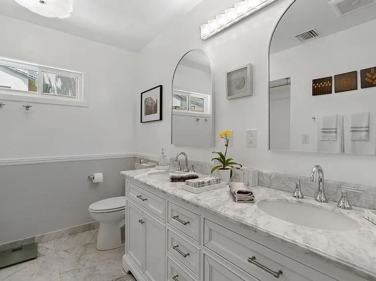 2030 N Altadena Dr — Photo 28