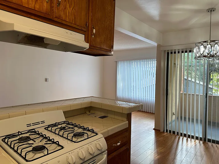 Open kitchen to dining room and livingroom