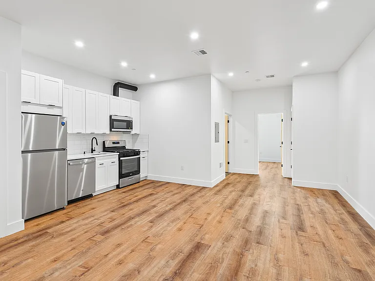 708 N 43rd St #2 — Photo 6