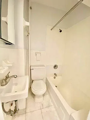 Rented by Waverly Realty Associates | media 10