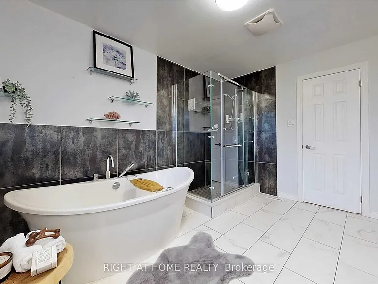 43 Topham Cres — Photo 21