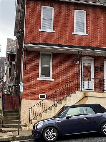 1st image of 530 Carlton Ave