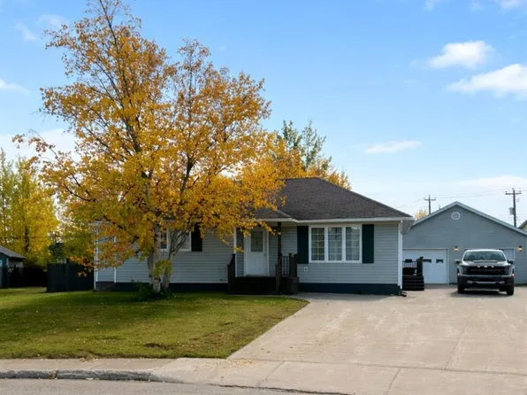 10 Maple Crescent, Labrador City, NL A2V1Y1