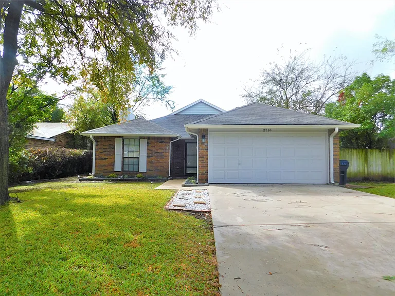 2716 Mistywood Ln — Photo 2