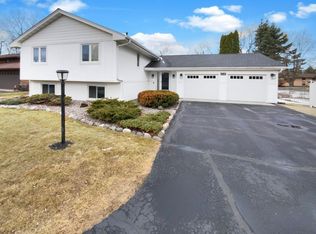 5855 Hodgson Rd, Shoreview, MN 55126