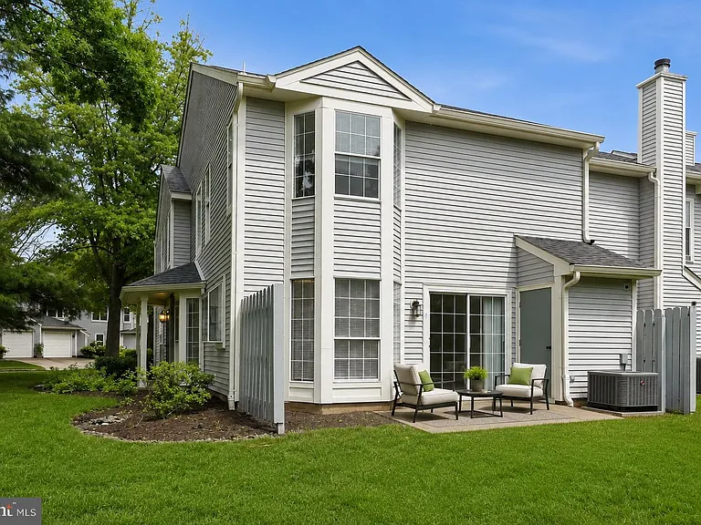1 Colebrook Ct — Photo 29