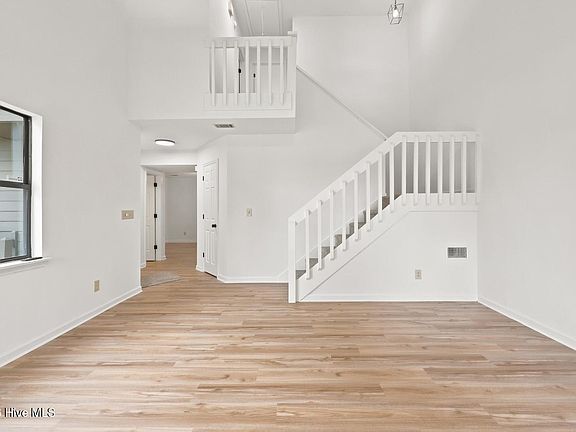 4th image of 1 Cardinal Lane
