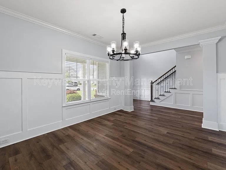 2217 Laurens St — Photo 6