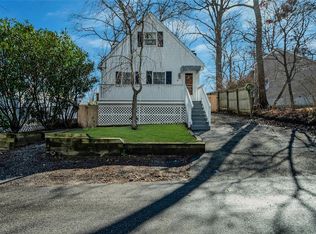 4 Mars Rd, Rocky Point, NY 11778