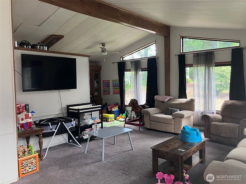 4th image of 1710 E Trails End