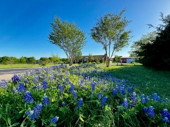 232 Spring Lake Cir, Waxahachie, TX 75167