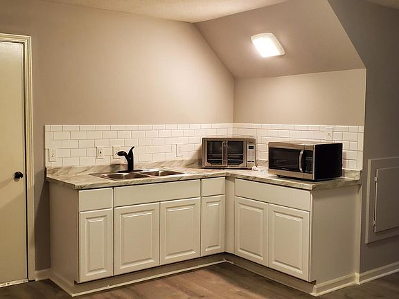 Subway tile back splash