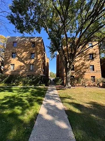 2 bed, 1.0 bath, 700 sqft, $1,950 — Photo 2