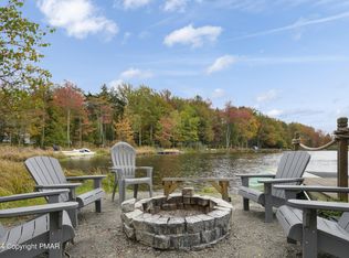 415 Country Place Dr, Tobyhanna, PA 18466