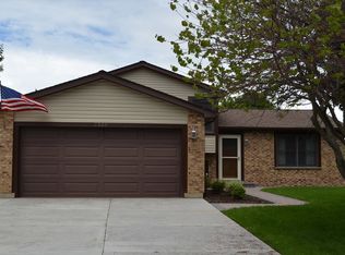 2510 Mallard Dr, Lindenhurst, IL 60046